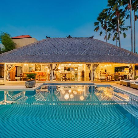 Villa Kalis, 10 Bedroom Family And Group Villa Seminyak Buitenkant foto